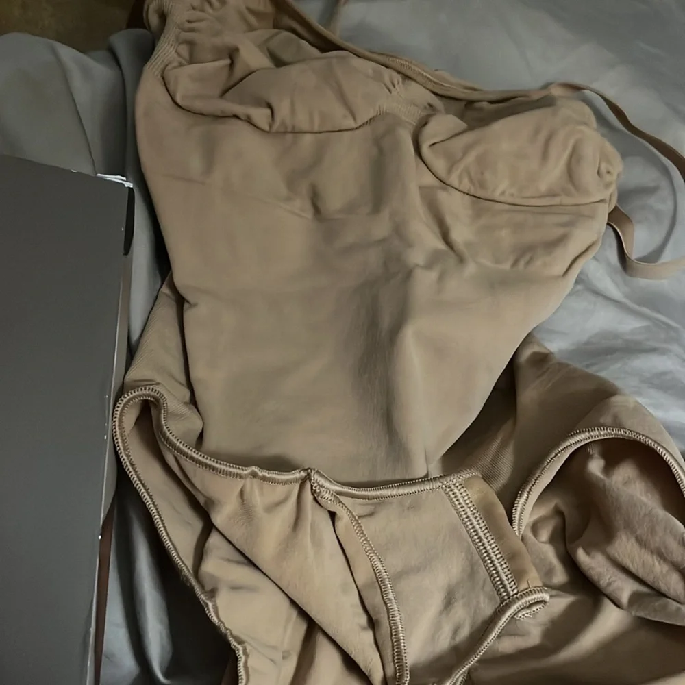 Skims Sculpting Bodysuit Brief with Snaps  size LG/XL nude one piece
